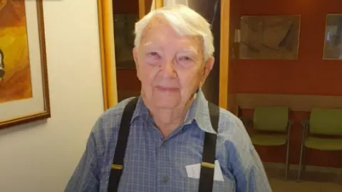 Tributes Paid to Warsaw Ghetto Survivor Michael Smuss