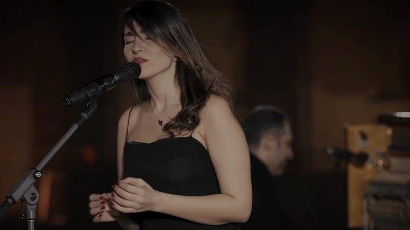 Parastoo Ahmadi performing