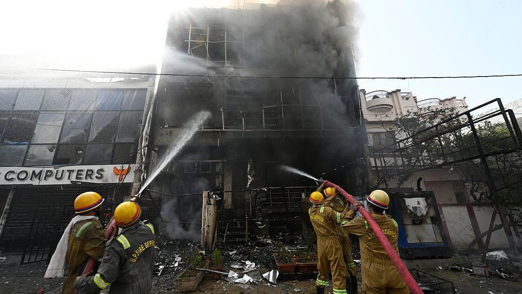 Inquiry Launched After 15 Killed in Lucknow Building Fire
