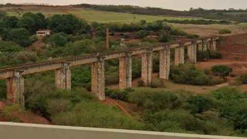 Tragedy at Brazil’s Skeleton Bridge: Rope‑Jumping Accident Claims Life, Men Arrested