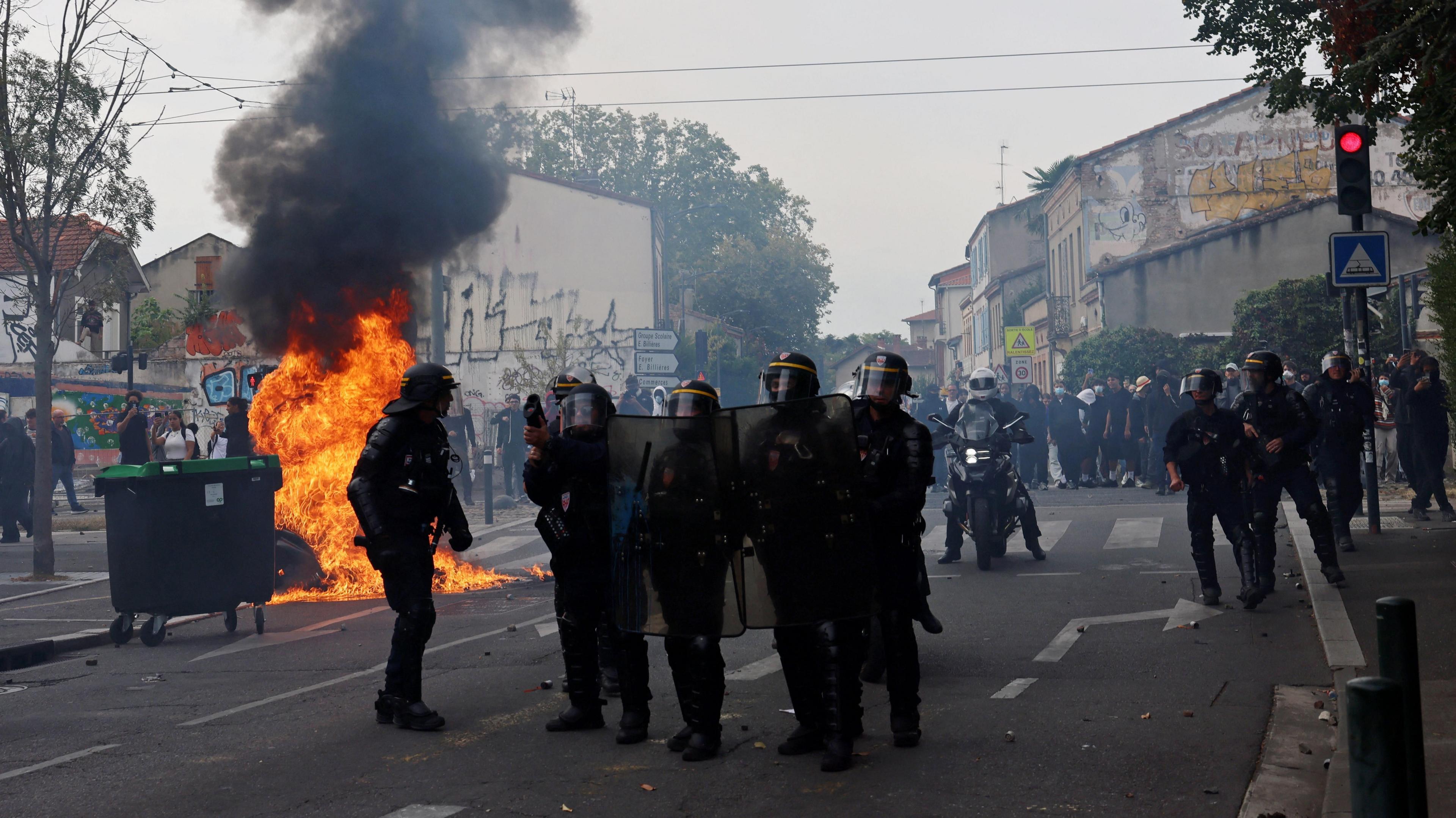 French Schools Close Amid Escalating Student Protests