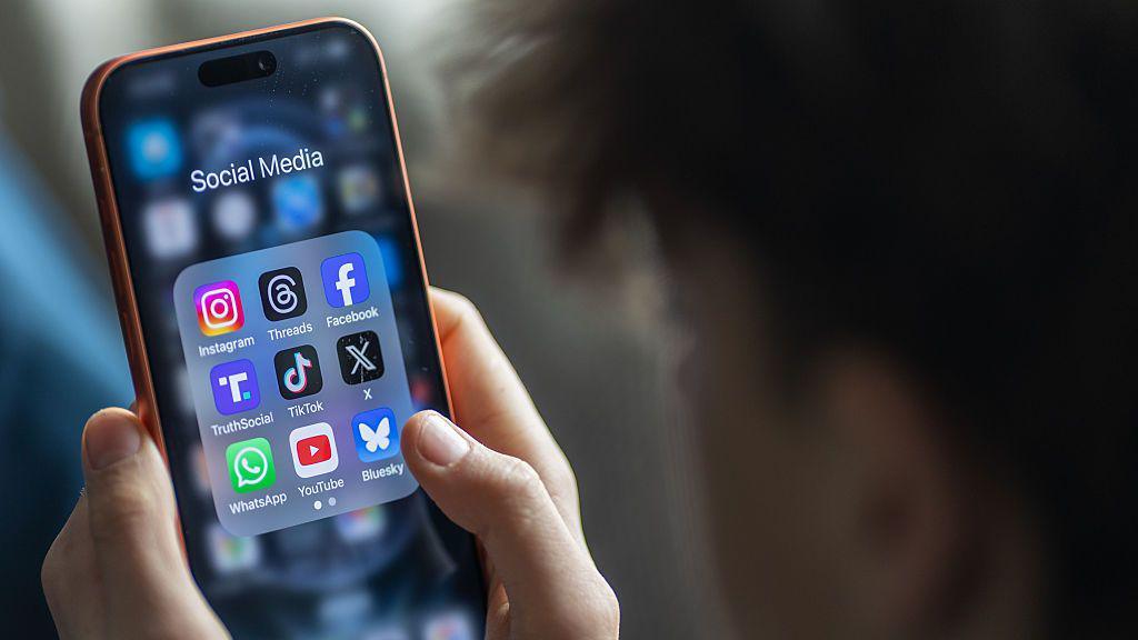 New Zealand Mulls Ban on Social‑Media for Kids Under 16