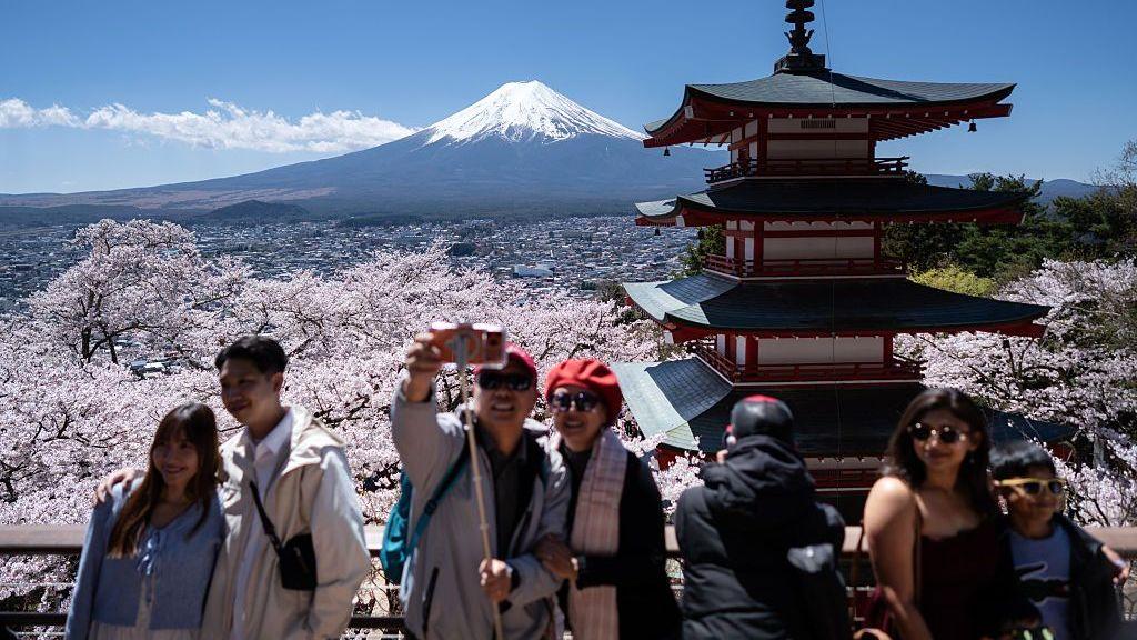 Japan Raises Permanent Residency Fee 20‑Fold to 200,000 ¥