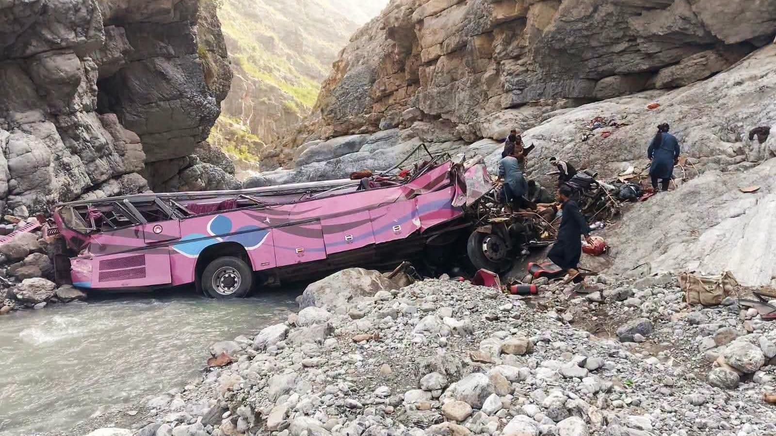 32 Dead After Overcrowded Bus Plunges into Pakistani Ravine