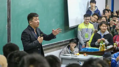 China's Education Influencer Remembered After Sudden Death