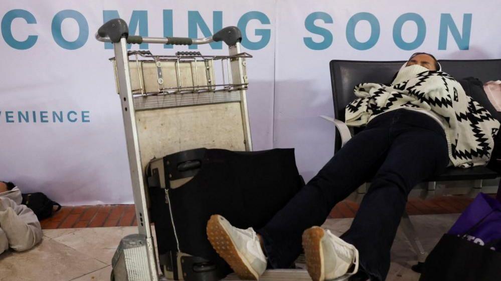 Indonesia Volcano Eruption Leaves 270,000 Stranded as Airports Close