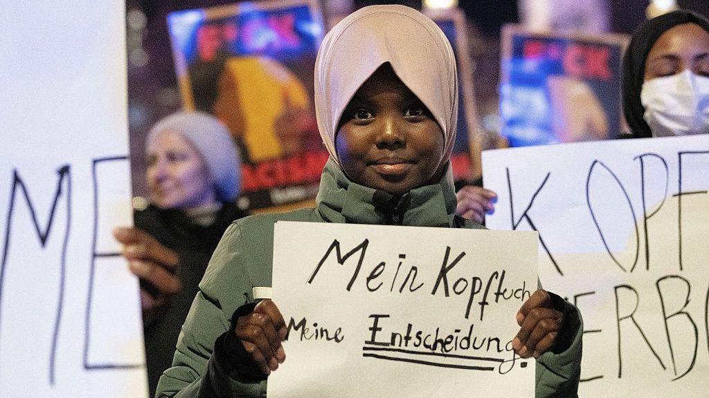 New Austrian School Law Bans Under-14 Headscarves—Back‑to‑School Sparks Legal and Social Debate