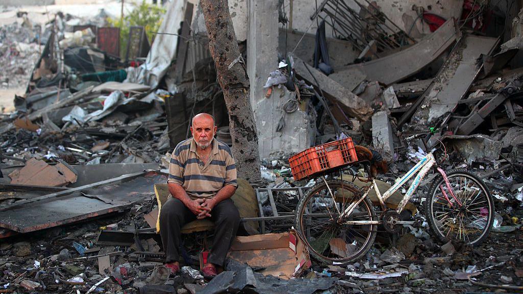 Hamas Disarmament Plan Faces Hurdles, Offers Fleeting Hope for Gaza