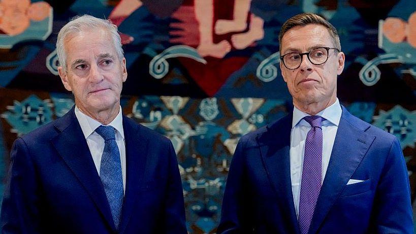 Finnish President Alexander Stubb and Norwegian Prime Minister Jonas Gahr Støre in formal attire