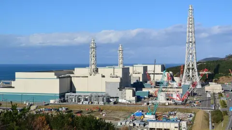 Japan Halts Operations at Largest Nuclear Power Plant Just Hours After Restart