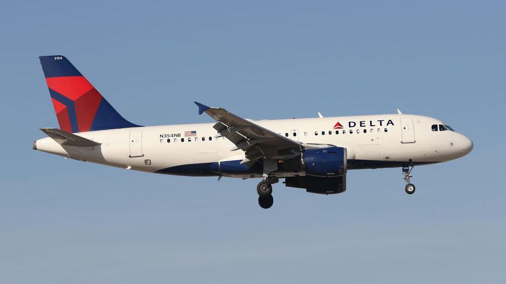 Delta Flight 1076 Survives Fireworks Hell on Approach to Chicago Midway