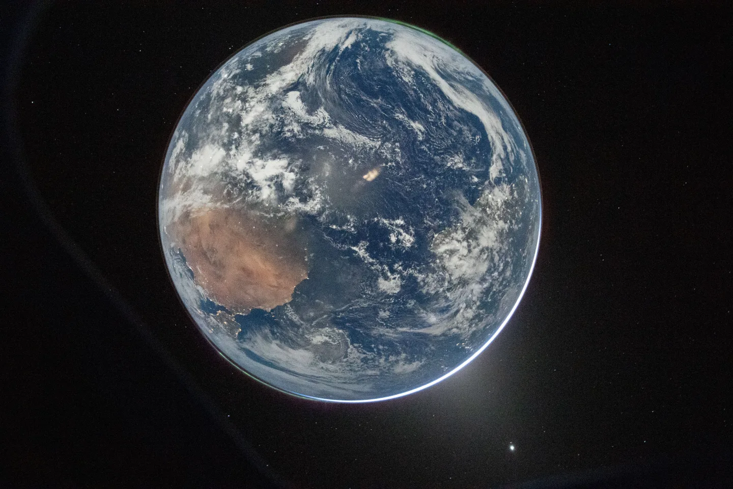 Artemis II Crew Sends Back Stunning Earth Images as They Approach the Moon