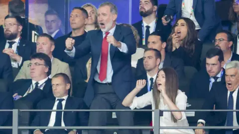 Spain's King Embraces Mexico's World Cup Invitation Amid Historical Tensions