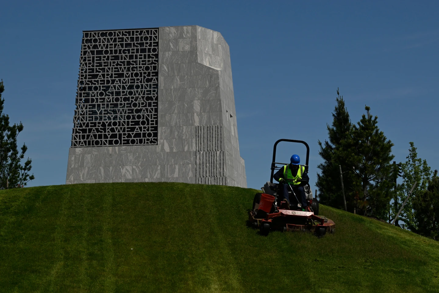 Chicago’s Obama Presidential Center: A Landmark Rises Amid Design‑Divides and Community Debate