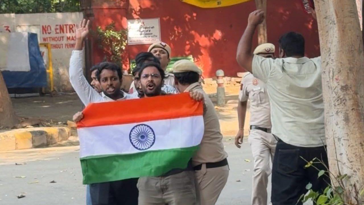 CJP Leaders Detained After Sneaking Into Barricaded Protest Site in Delhi