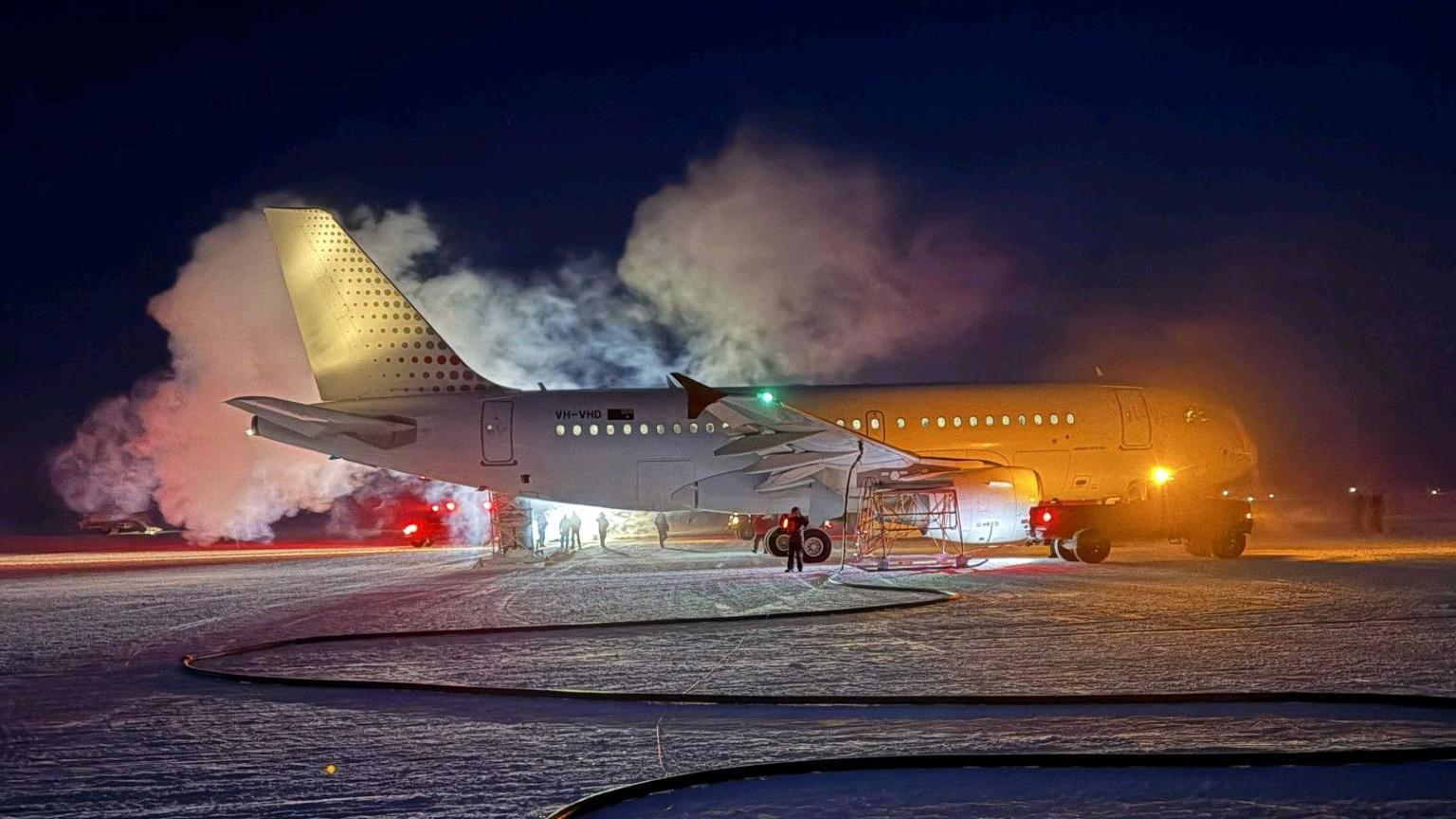 Australian Crew Executes Midnight‑Dark Antarctic Evacuation at -43°C
