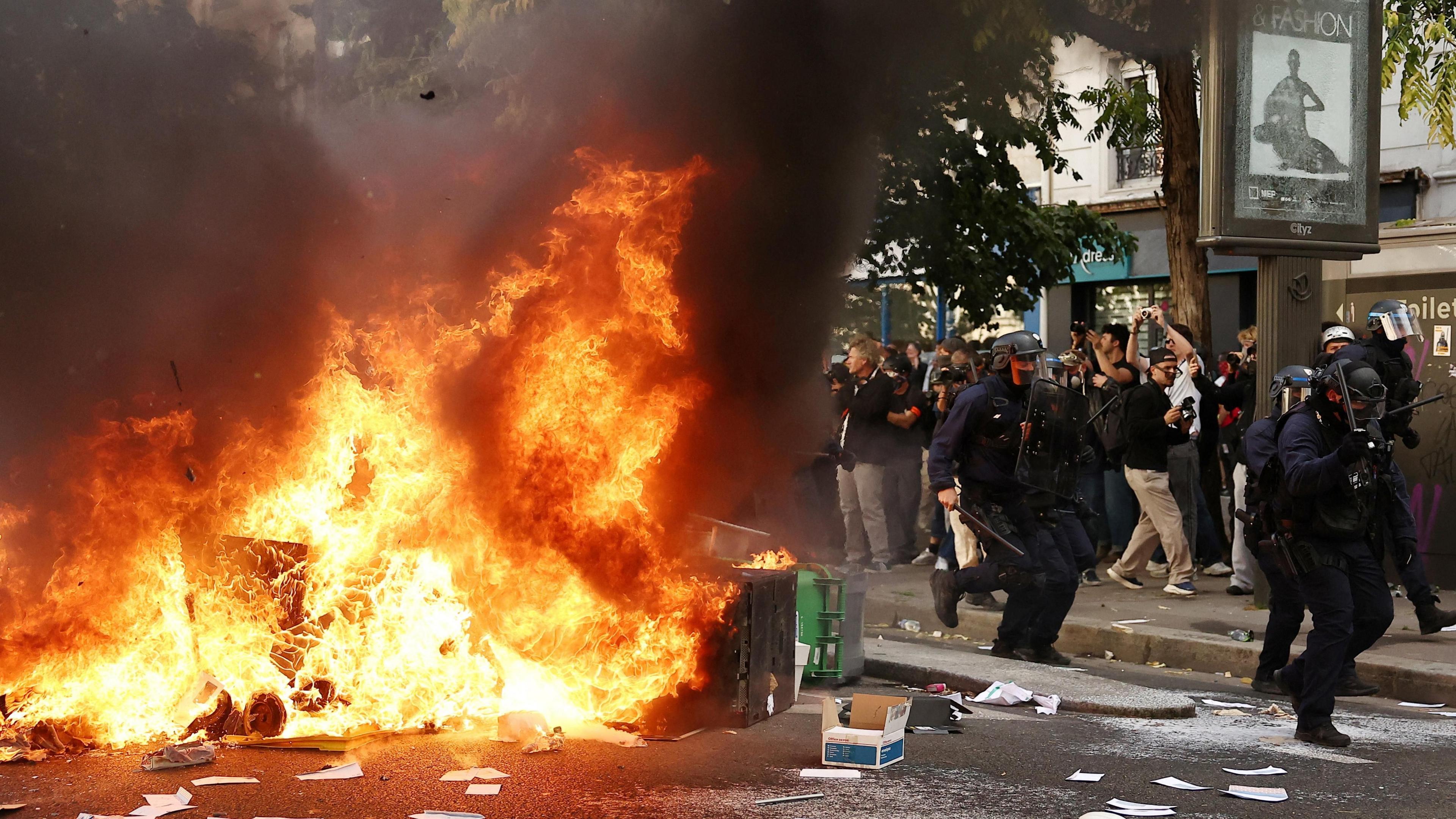 France Suspends Stun Grenades After Teen Hand Disfigured in Student Protests