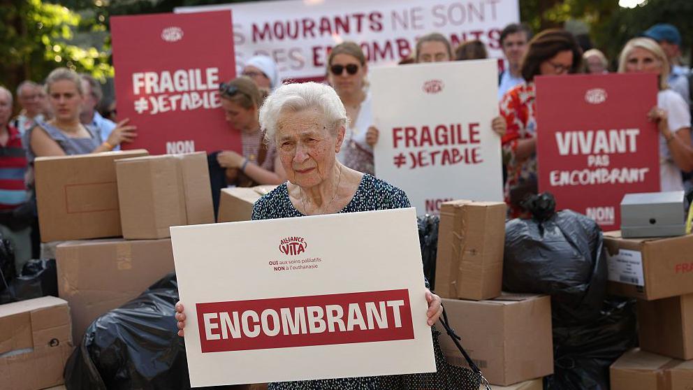 France Grants Assisted‑Dying Rights After Narrow Parliamentary Vote
