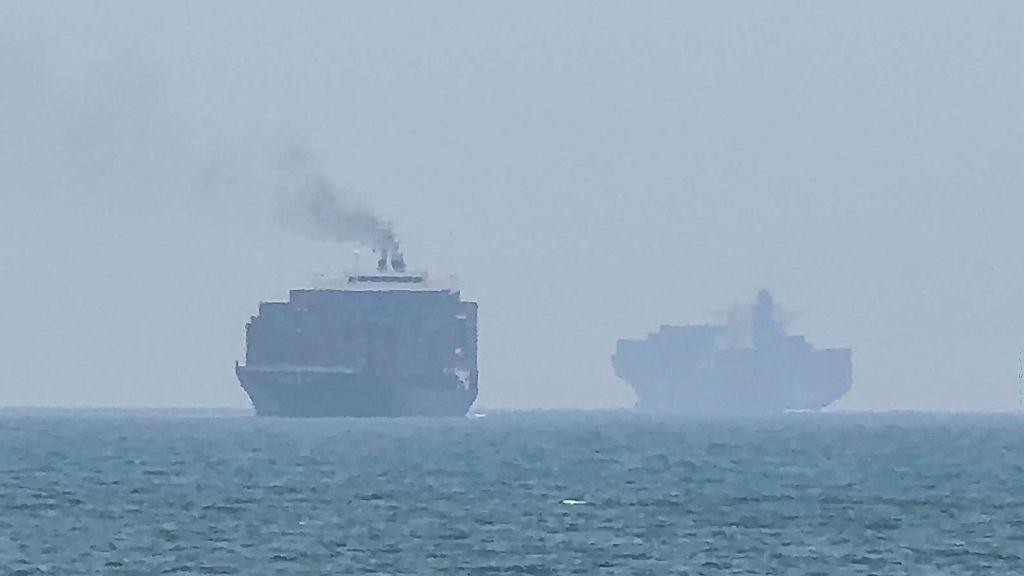 Oman Talks Positive with Iran Over Strait of Hormuz, But Tehran Stalls Reopening