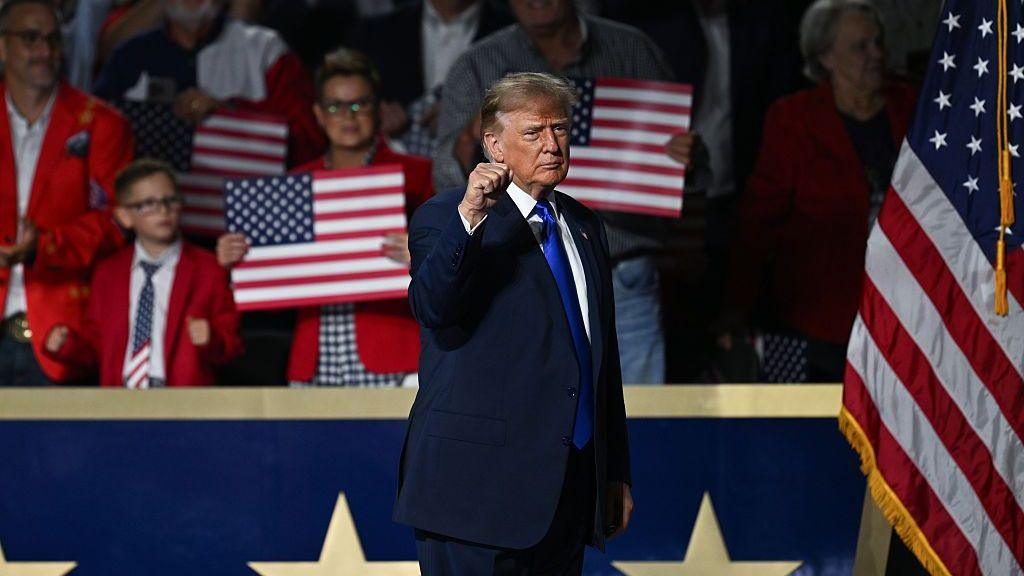 Trump Promises $5,000 to Every U.S. Adult If Republicans Win Midterms