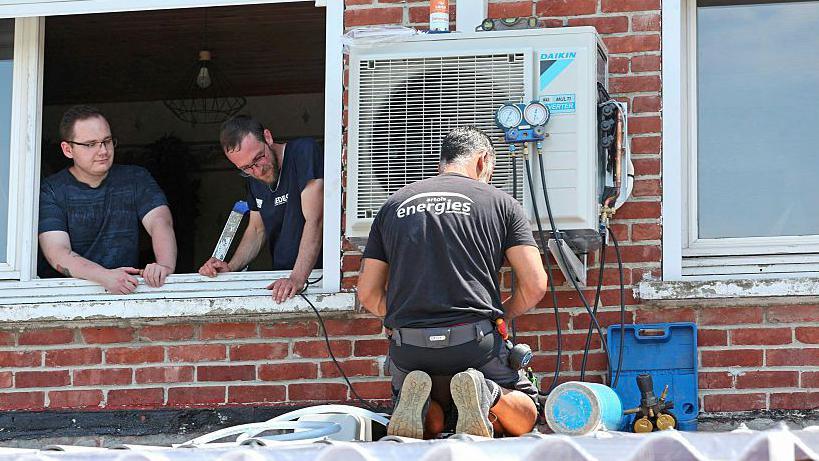 French Heatwave Forces Debate Over Air‑Conditioning Politics