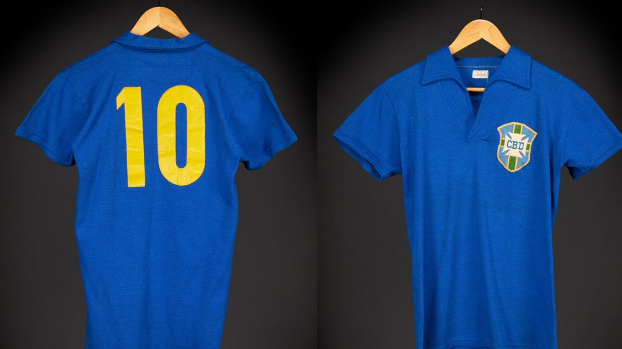 Pele’s 1958 World Cup Jersey Sells for $4.9 Million in New York