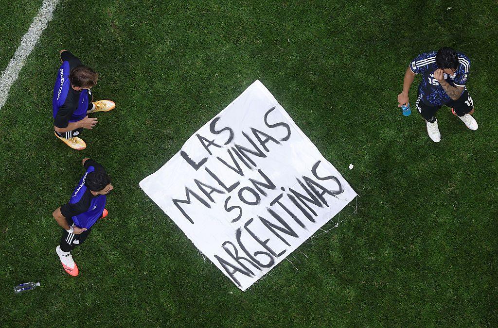 White House Signals No-Effort to Condemn Argentina’s Falklands Banner After World Cup Win
