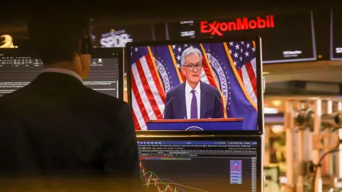 US Federal Reserve Holds Interest Rates Amid Rising Inflation Concerns from Iran Conflict