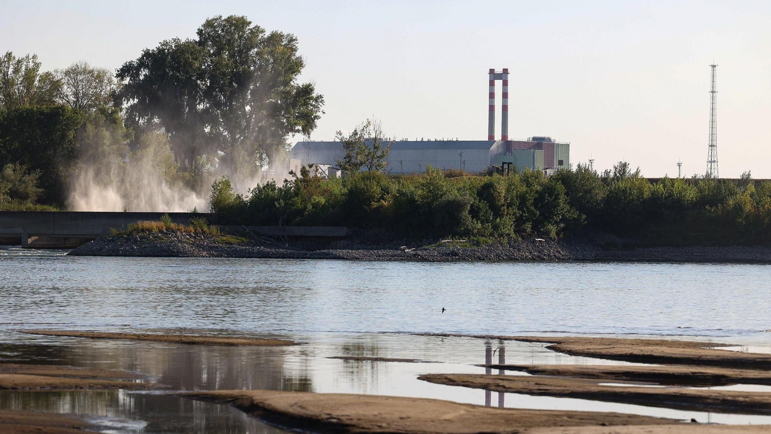Danube Record Low Forces Nuclear Plant Shutdown in Hungary
