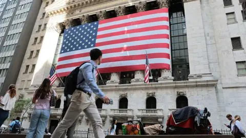US Economy Resilient Amid Global Shock Surprises