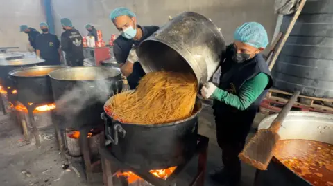 Gaza's Food Kitchens Struggle for Essentials Despite Ceasefire