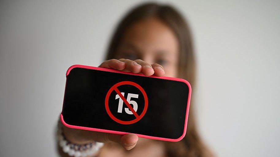 France Enables First EU Law Banning Under‑15s from Social Media
