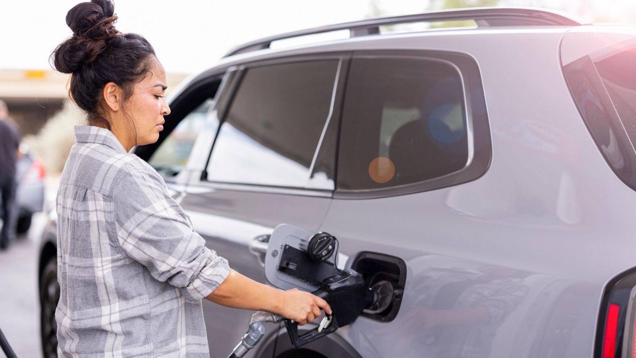 US Inflation Climbs to 3.7% – Fuel Price Surge Ahead of Midterms