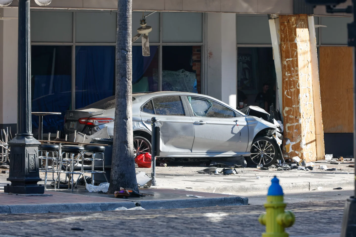 Tragic High-Speed Accident in Tampa Leaves Four Dead, Eleven Injured