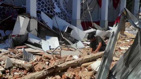 Devastating 7.4 Magnitude Earthquake Strikes Indonesia, Leaves One Dead