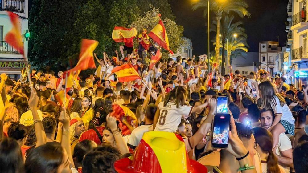 13‑Year‑Old Killed in Fountain Collapse During Spain’s World Cup Celebration