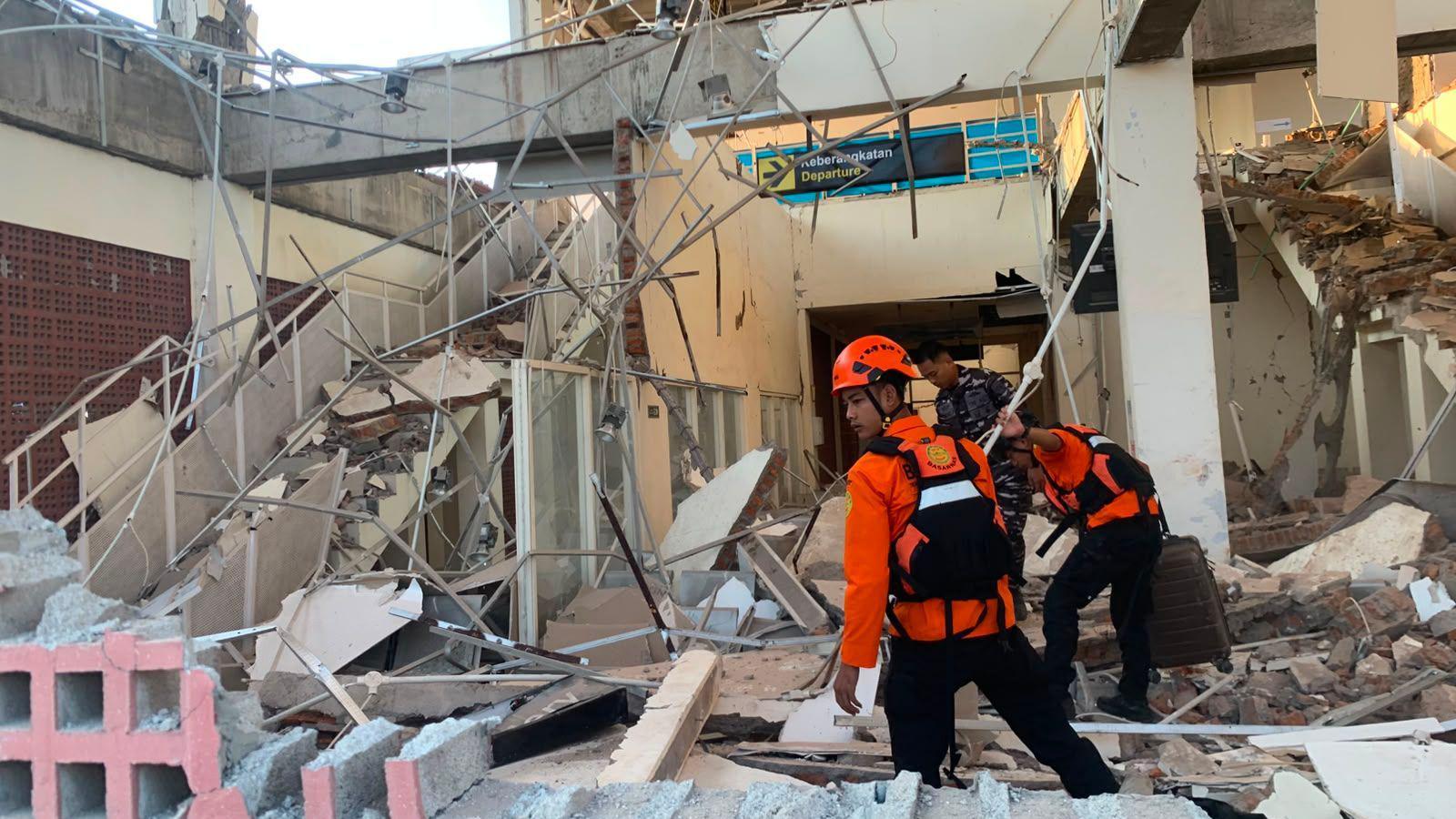 Five Dead in 7.7‑Magnitude Earthquake Hit Indonesia’s Flores Island