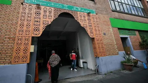 Foreign Intelligence Suspected in Vandalism Outside Paris Mosques