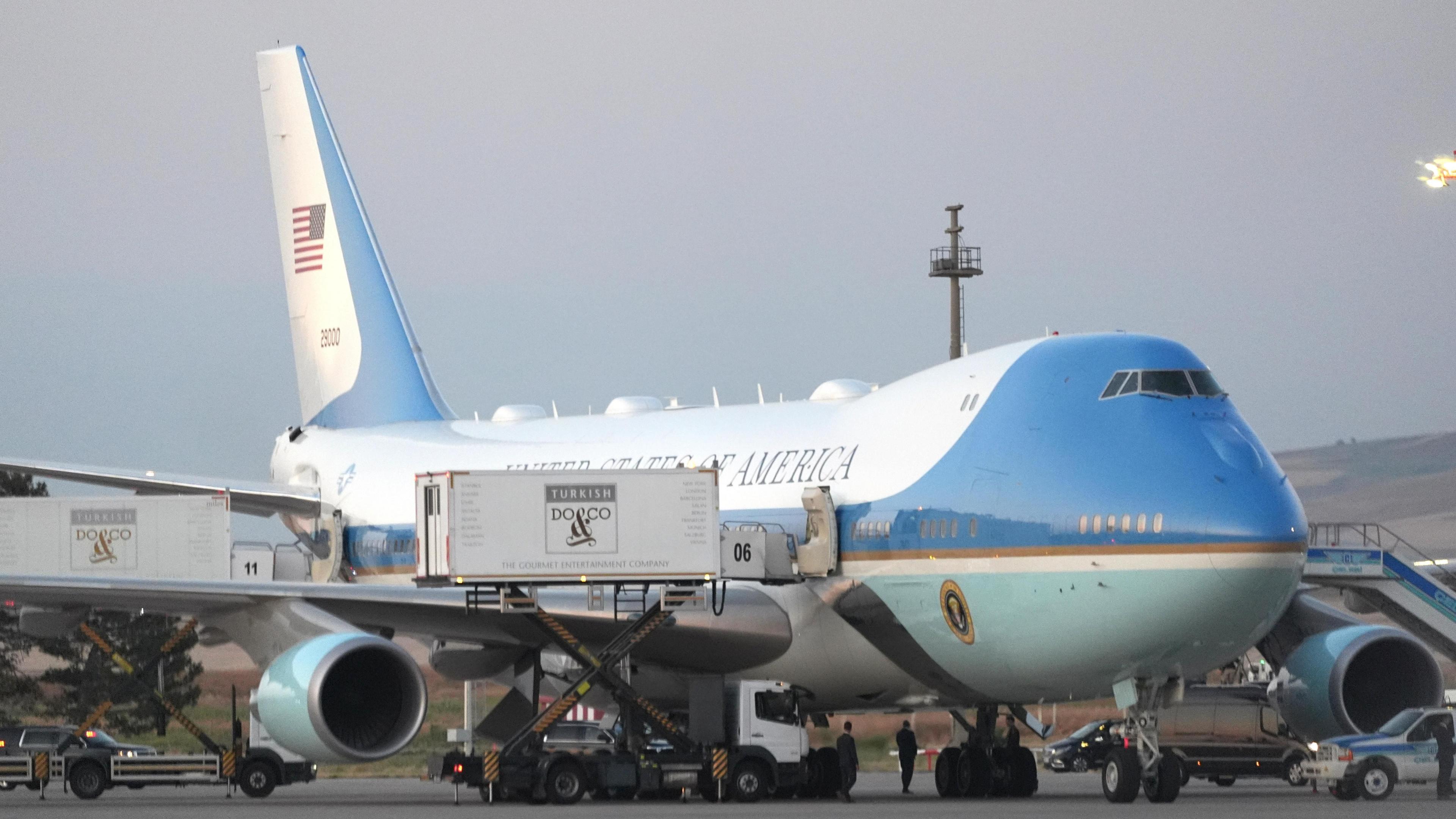Trump and Cabinet Stick to Decoy Air Force One While President Surreptitiously Switches to Military Plane