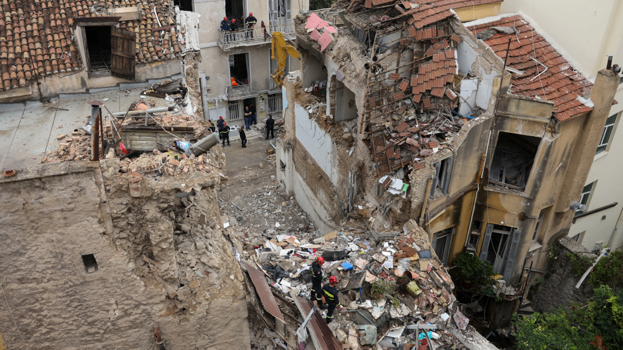 Collapsed building in Plaka