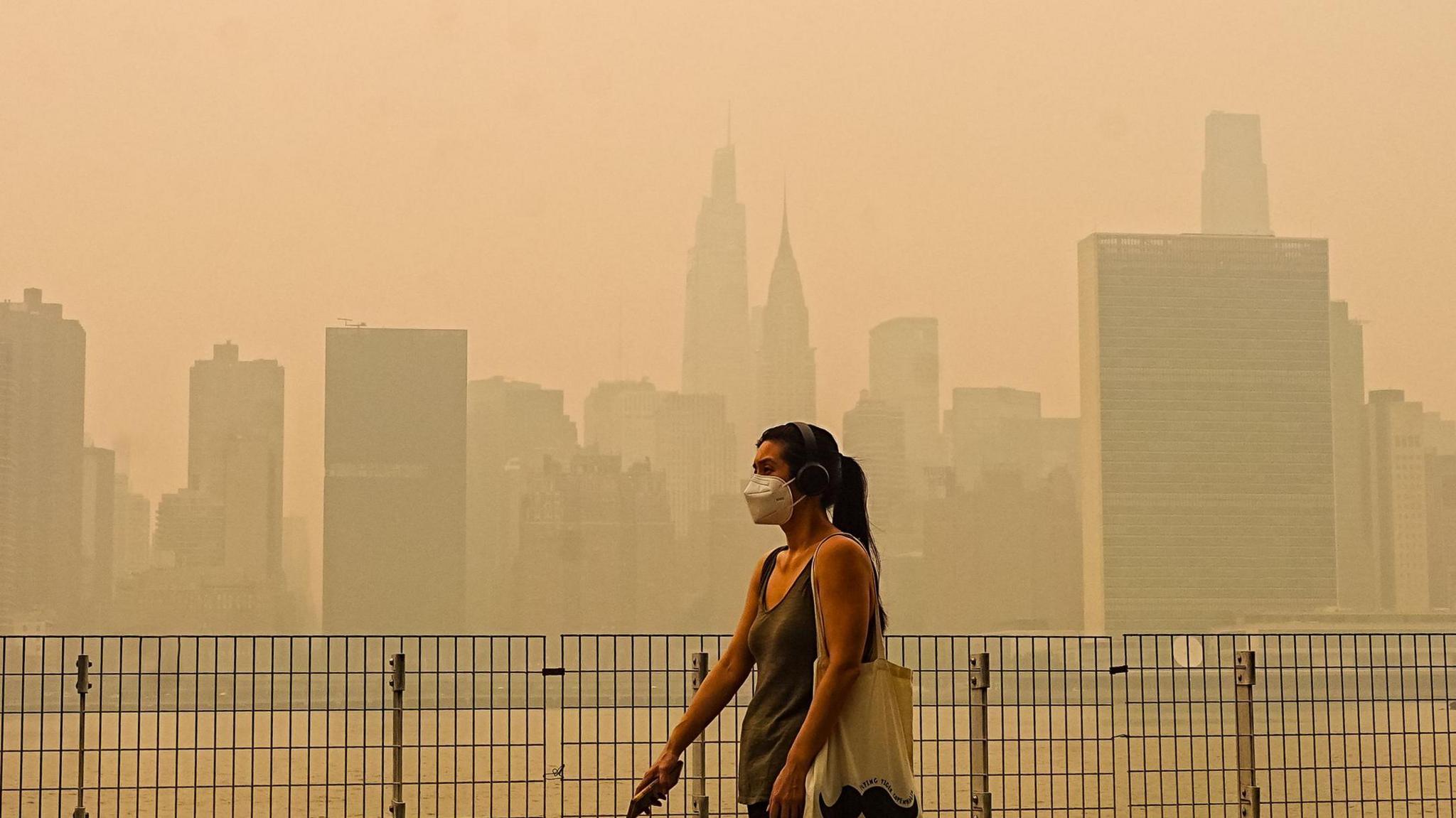 Trump Threatens Tariffs on Canada as Wildfire Smoke Clouds US Cities
