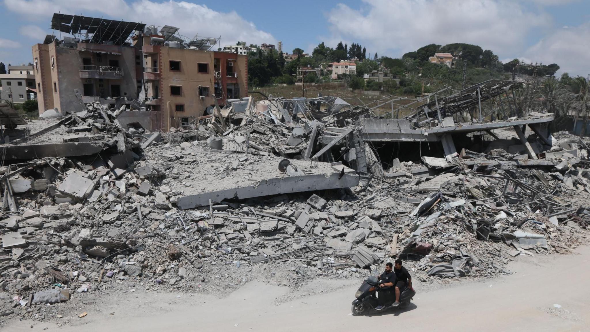 Israeli troops kill two civilians in Lebanon after ceasefire lull