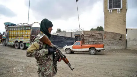 Taliban Launches Retaliatory Attacks on Pakistan Amid Border Tensions