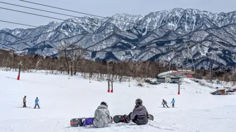 Tragic Ski Lift Incident Claims Life of Australian Woman in Japan