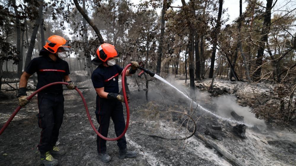 Volunteer Firefighter Suspected of Fueling 2,000‑Hectare Fire near Paris