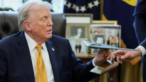 Trump Navigates Risks in Ongoing Iran Conflict