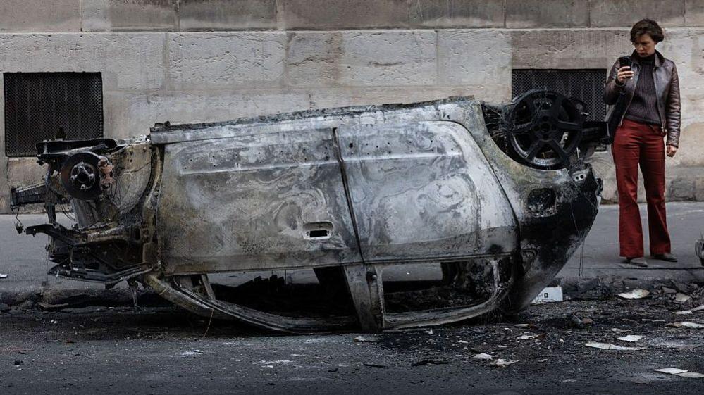 France Divided as Riots Shake Paris – Eyewitnesses, Politicians and Social Media Clash