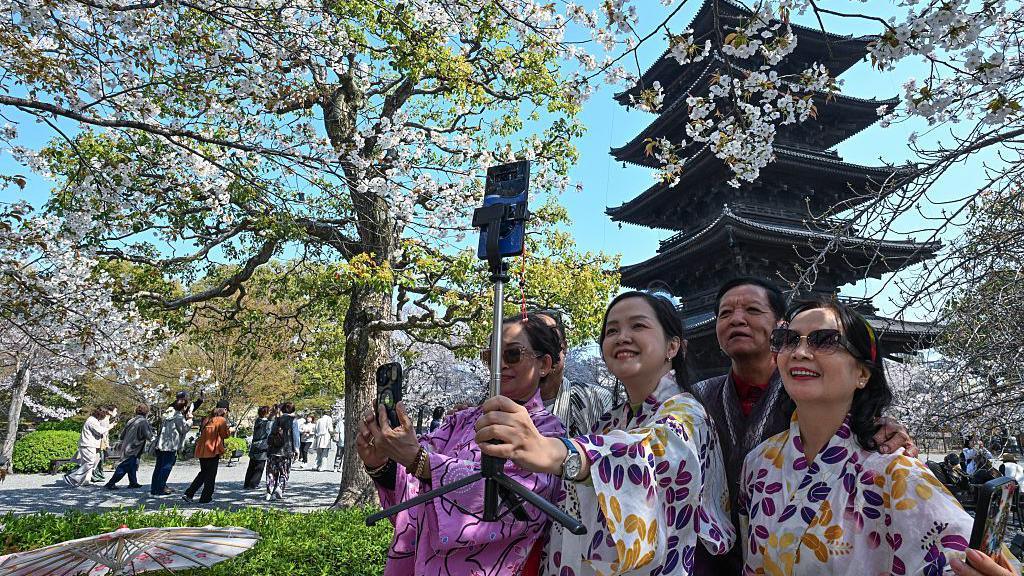 Japan Raises Visa Fees Fivefold, First Hike Since 1978