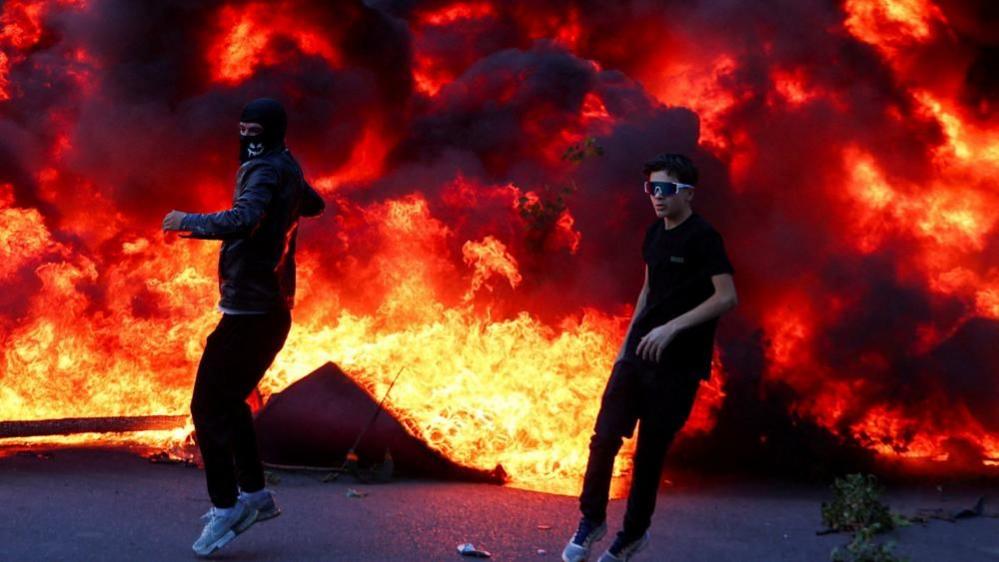 Albanian Students Clash With Police, Fire Government Buildings in Tirana